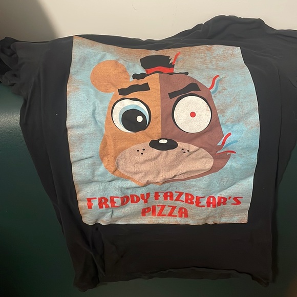 five nights at freddy’s tshirt. pretty darn cute - Picture 1 of 2